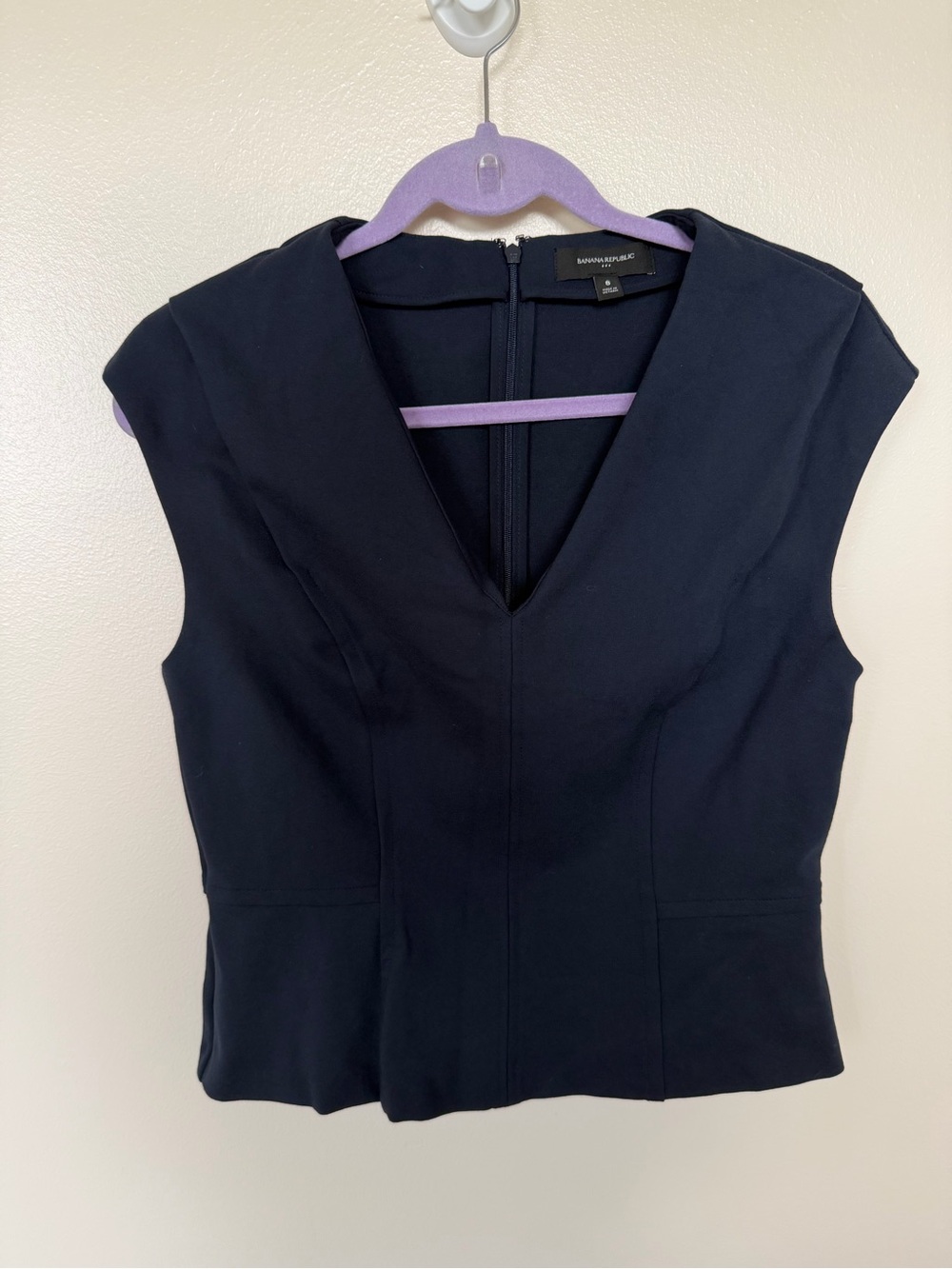 BANANA REPUBLIC Seamed Hourglass Top in Preppy Navy